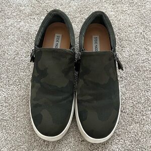 Steve Madden Women’s Slip-On Sneakers Size 9 Green Camo Casual Shoes